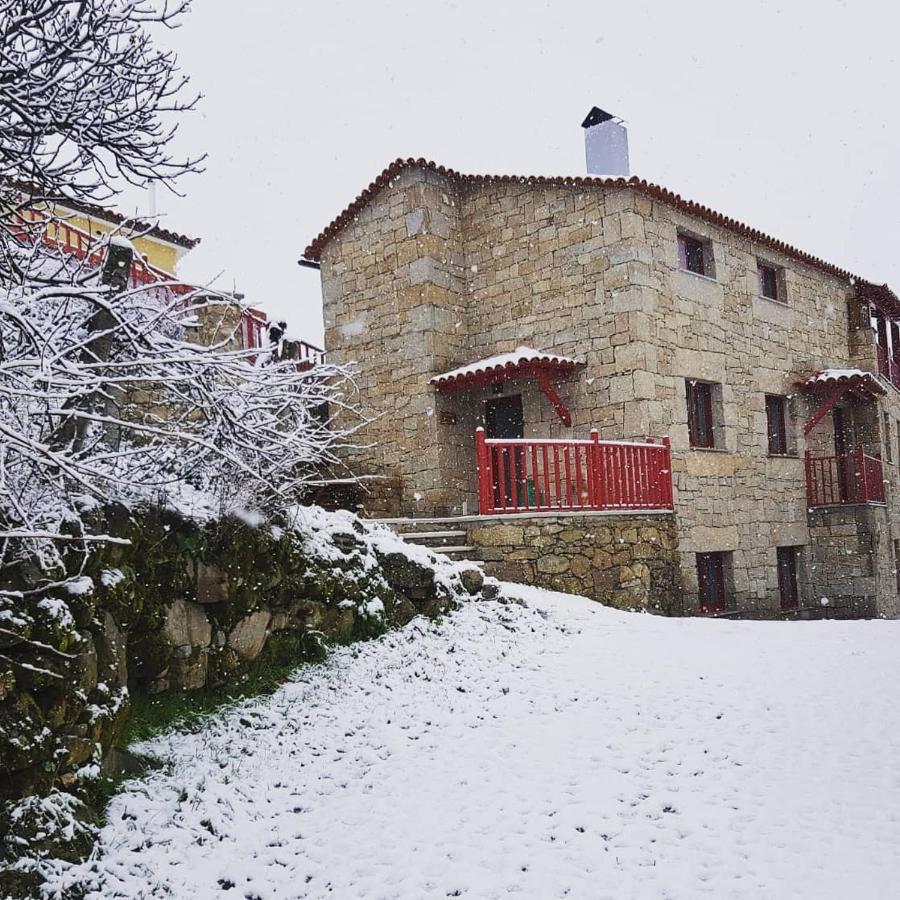 Casas Da Ribeira Hostal Seia Exterior foto