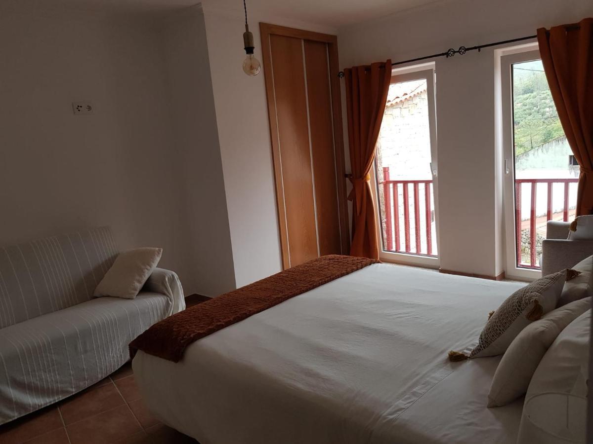Hostal Casas Da Ribeira Seia Exterior foto