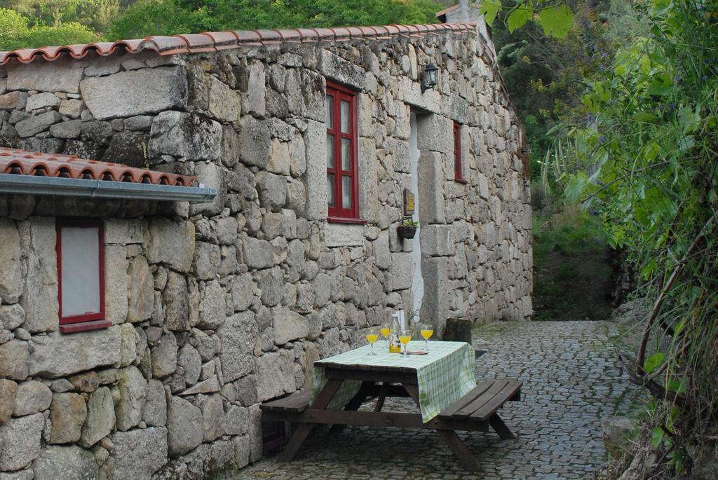 Hostal Casas Da Ribeira Seia Exterior foto