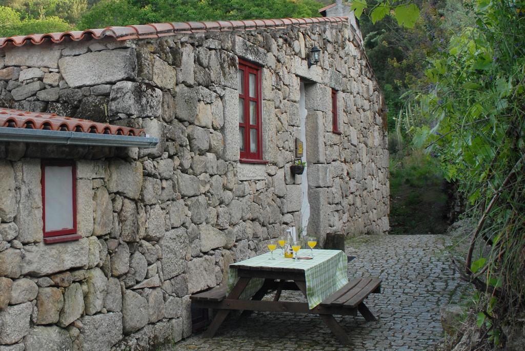 Casas Da Ribeira Hostal Seia Exterior foto